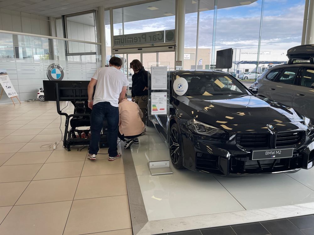 Simulateurs installés en concession BMW pour des portes ouvertes